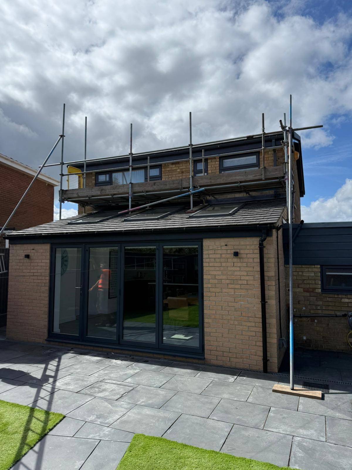 Rear extension scaffolding